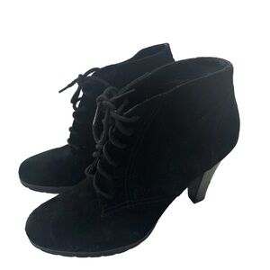 White mountain Ankle Boot Heel Sz 9 Black Lace Up Lug Sole Suede Bootie